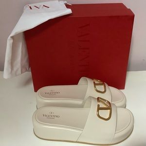 BNIB in Valentino Garavani Light Ivory Vlogo Leather Platform Slides sz.39 $895